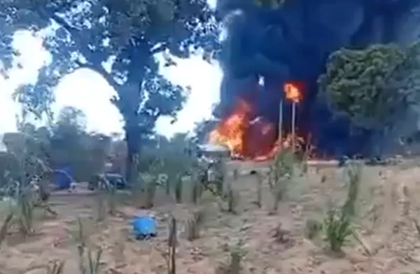 ▲▼奈及利亞油罐車翻覆。（圖／翻攝自X）