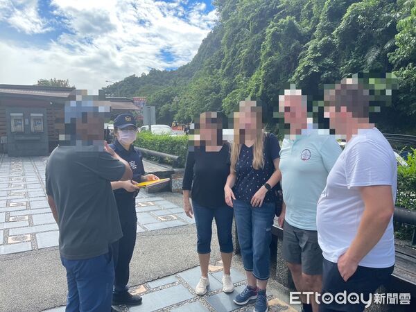 ▲▼新城警方加強太魯閣閣口管制點巡視並對逗留民眾進行勸導與驅離。（圖／新城警分局提供，下同）