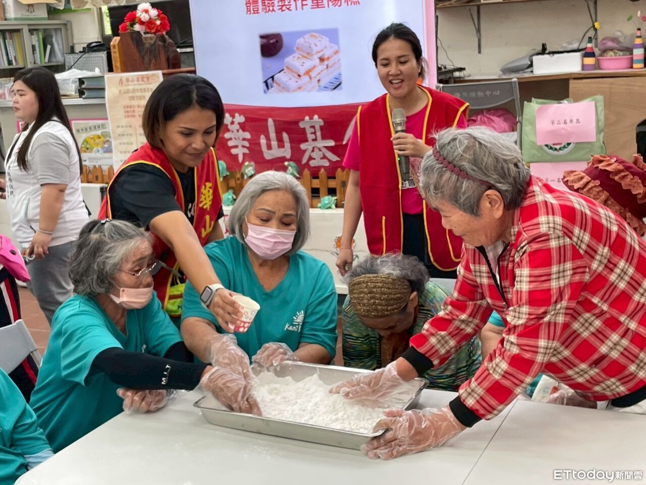 九九重陽糕飄香　爺奶歡度華山東河站14周年服務週年慶