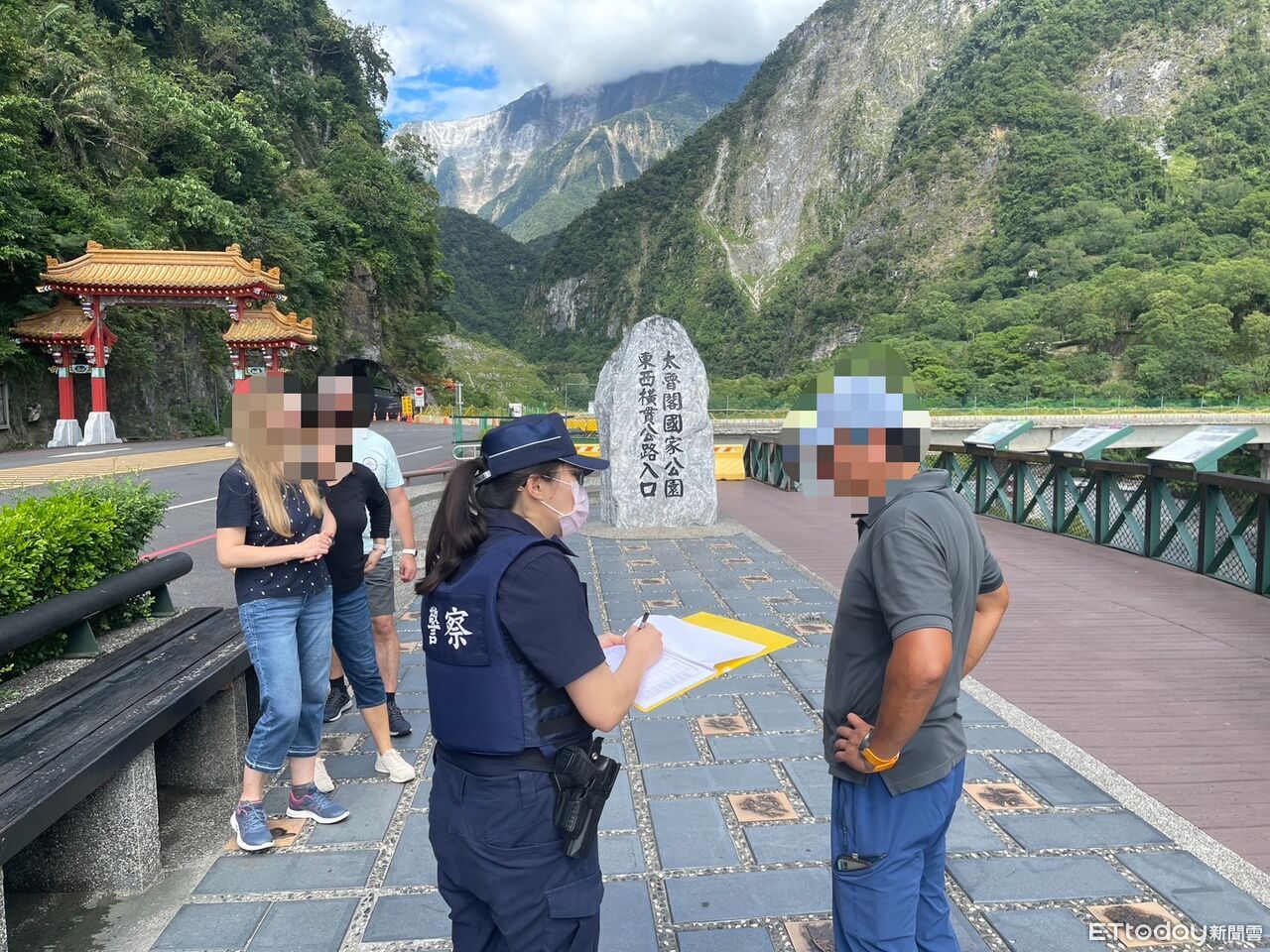 超扯！燕子口堰塞湖當景點...外國人也來了　花蓮警緊急勸離
