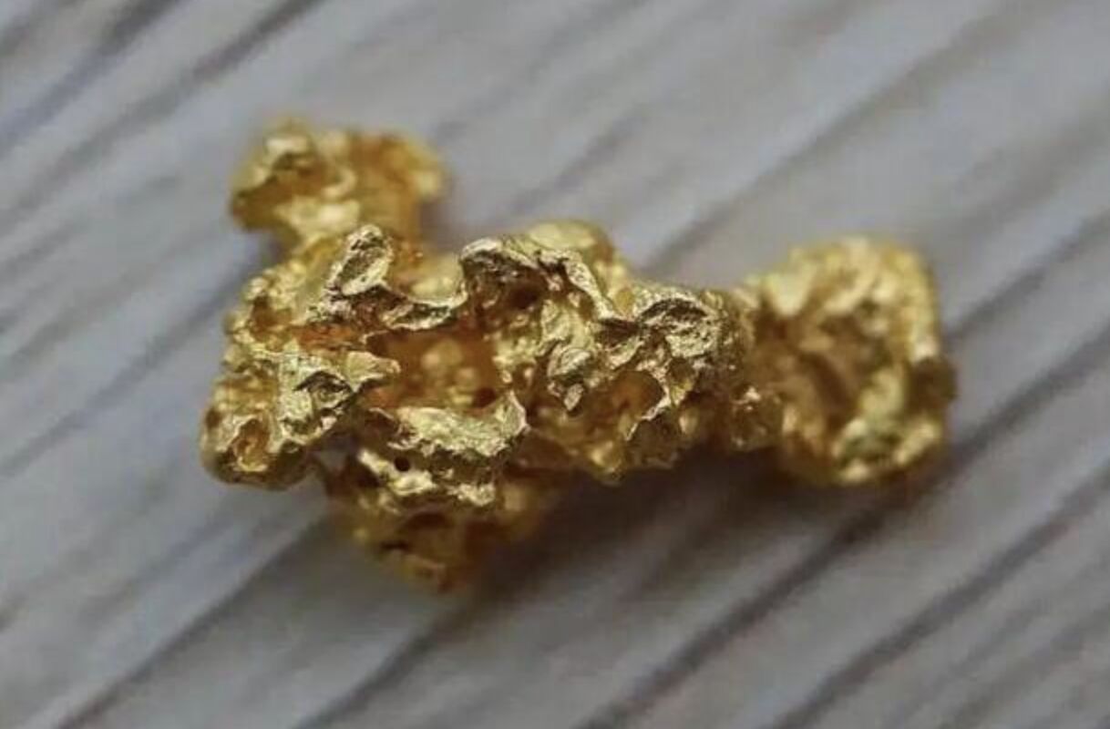 ▲巴黎自然歷史博物館內失竊的玻利維亞金塊。（圖／翻攝貴陽晚報）