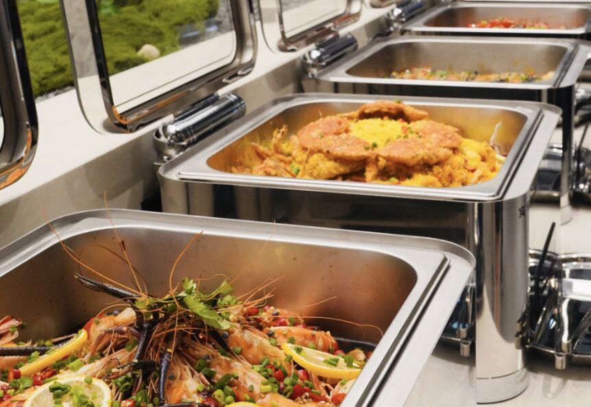 ▲武漢一間知名網咖推出「海鮮自助吧」吸客。（圖／翻攝九派新聞）