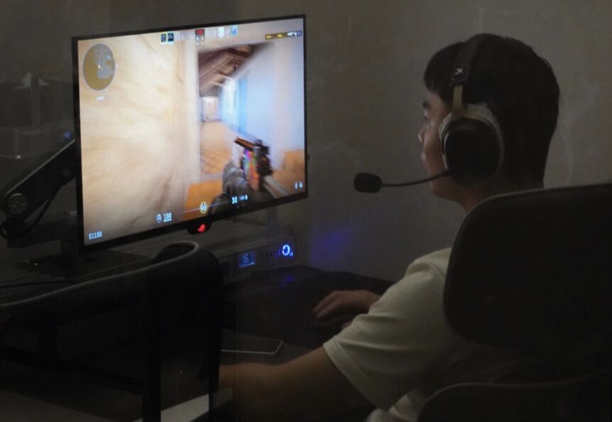 ▲武漢一間知名網咖推出「海鮮自助吧」吸客。（圖／翻攝九派新聞）