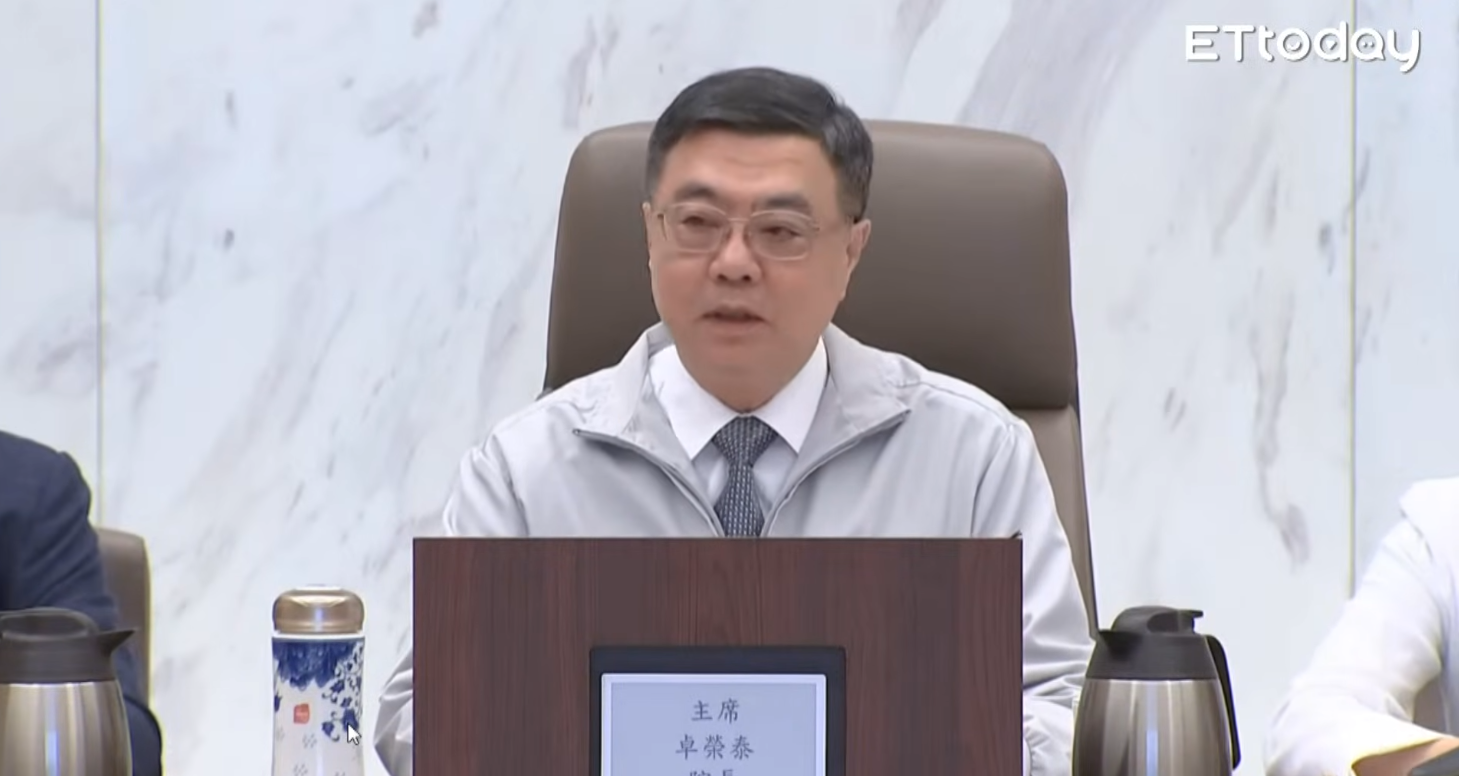 ▲▼卓榮泰親主持豬瘟應變中心會議。（圖／翻攝直播）