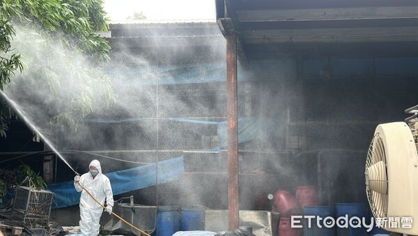 ▲▼   ▲台中梧棲爆發非洲豬瘟，動保處消毒        。（圖／記者許權毅攝）