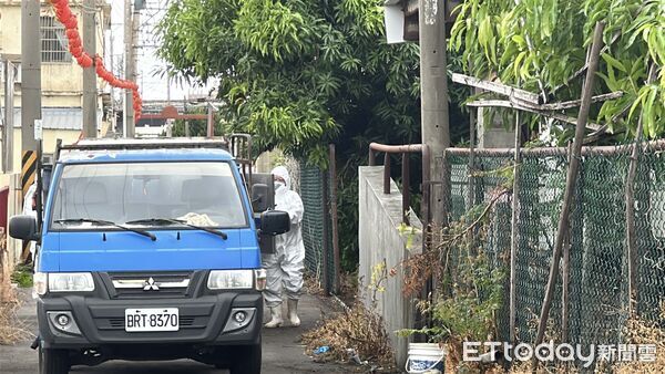▲▼   ▲台中梧棲爆發非洲豬瘟，動保處消毒        。（圖／記者許權毅攝）