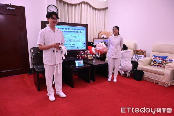 ▲▼慈濟大學學生團隊參加「德國紐倫堡國際發明展」由花蓮縣長徐榛蔚親自授旗加油。（圖／花蓮縣政府提供，下同）