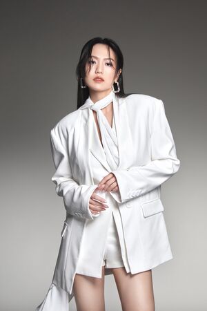 ▲▼孫盛希與雙人創作組合KAXA獻聲《回魂計》。（圖／滾石唱片提供）