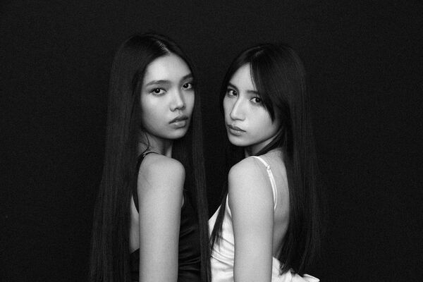 ▲▼孫盛希與雙人創作組合KAXA為原創華語影集《回魂計》獻聲。（圖／滾石唱片提供）