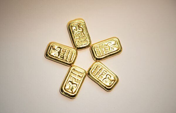 ▲桃園地檢署偵辦詐騙集團查扣5塊黃金條塊將公開拍賣，每塊重達10錢。（圖／桃園分署提供）