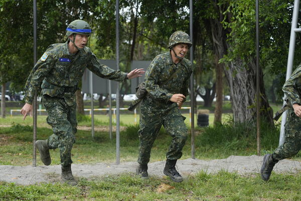 ▲▼ 黃鐙輝發表結訓感言，一度哽咽說不出話。（圖／台視提供）