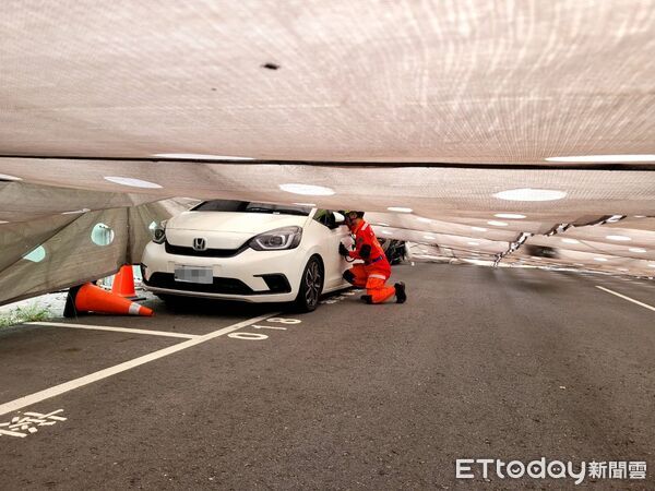 ▲▼ 台中中央市場原址改造，工地卻發生鷹架倒塌意外。（圖／記者許權毅翻攝，下同）