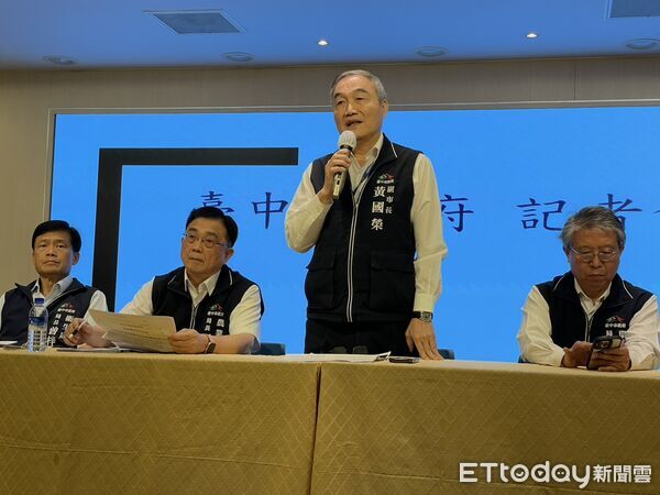 ▲▼台中市副市長黃國榮（上）和農業局長張敬昌（下）說明非洲豬瘟處理過程。（圖／記者鄧木卿攝）