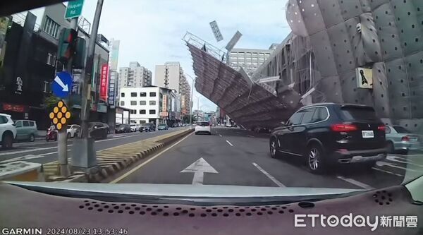 ▲台中鷹架倒塌。（圖／記者許權毅攝）