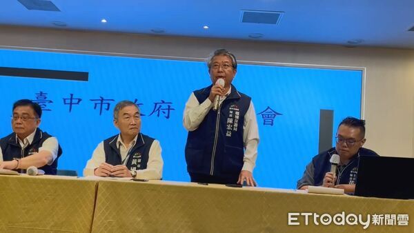 ▲▼台中市副市長黃國榮（上）和環保局長陳宏益（下）說明非洲豬瘟處理過程。（圖／記者鄧木卿攝）