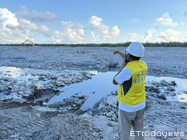 ▲東北季風掀揚塵現象。（圖／記者楊晨東翻攝）