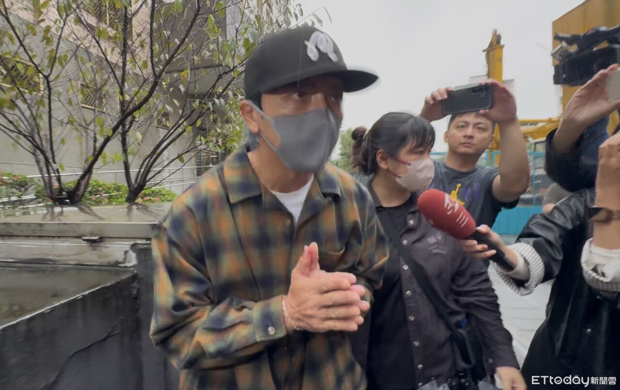 快訊／坤達涉閃兵50萬交保！雙手合十道歉：不好意思讓很多人失望