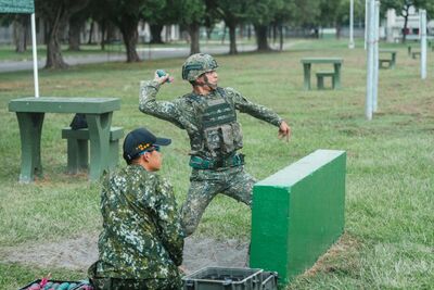無人機競賽戰場穿越　八軍團「干城盃」43砲指部獲總冠軍