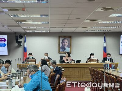 停砍年金恐爆財務警訊轉嫁全民　銓敘部：10年需再撥補3020億元