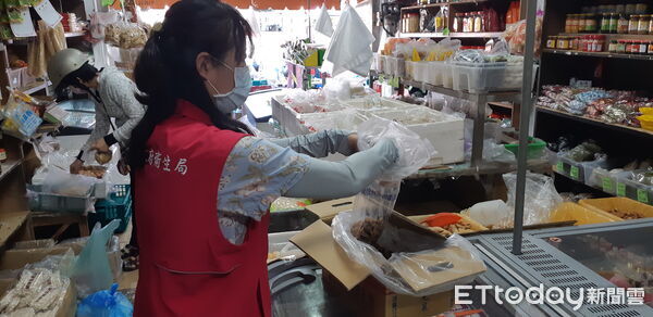 ▲南投縣稽查醃漬蔬菜確保食安，嚴防食品添加物超標。（圖／南投縣衛生局提供，下同）