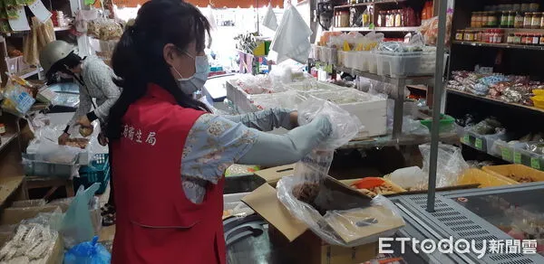 ▲南投縣稽查醃漬蔬菜確保食安，嚴防食品添加物超標。（圖／南投縣衛生局提供，下同）
