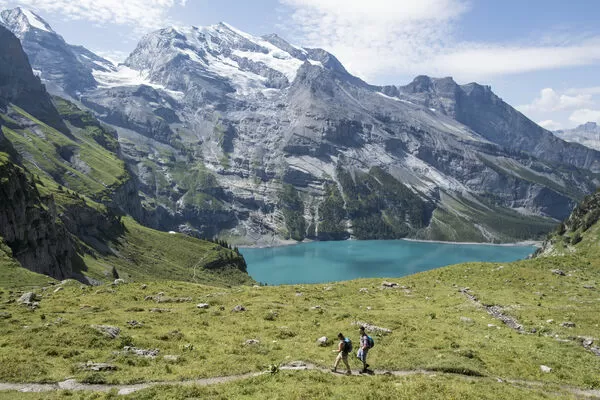 ▲▼瑞士坎德斯泰格（Kandersteg）海拔1578公尺的厄希嫩湖（Oeschinensee）。（圖／達志影像／美聯社）