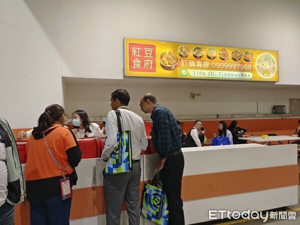 ▲紅豆食府的一般便當120元，商務便當160元。（圖／記者張佩芬攝）