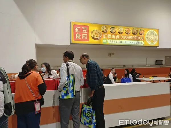 ▲紅豆食府的一般便當120元，商務便當160元。（圖／記者張佩芬攝）