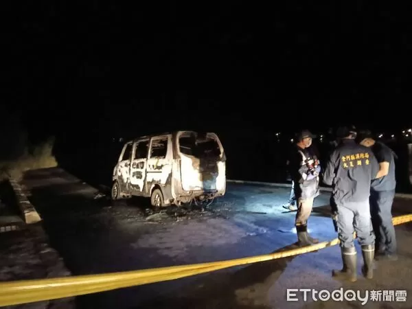 ▲金湖水庫旁驚傳火燒車，現場發現一具焦屍。（圖／記者鄭逢時翻攝）