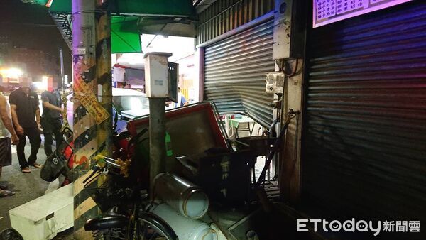 ▲▼快訊／高雄男駕駛失控撞店家　警方車上找到毒品吸食器。（圖／記者吳奕靖翻攝）