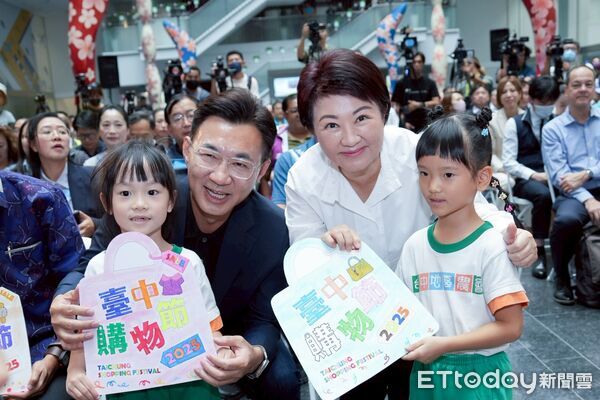 ▲盧秀燕市長宣布2025台中購物節開跑，現場氣氛熱烈。（圖／記者游瓊華翻攝）