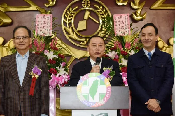 ▲▼民進黨籍前議員張瑞山（中）。（圖／新北市政府）