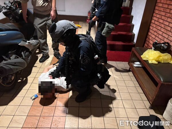 ▲▼新莊22日晚間發生槍擊案，41歲李男頸部中彈送醫宣告不治。（圖／記者陳以昇翻攝，下同）