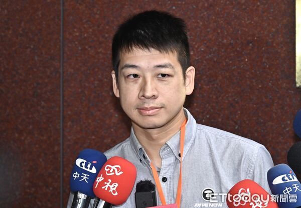 ▲▼民眾黨副秘書長許甫北院前受訪。（圖／記者李毓康攝）