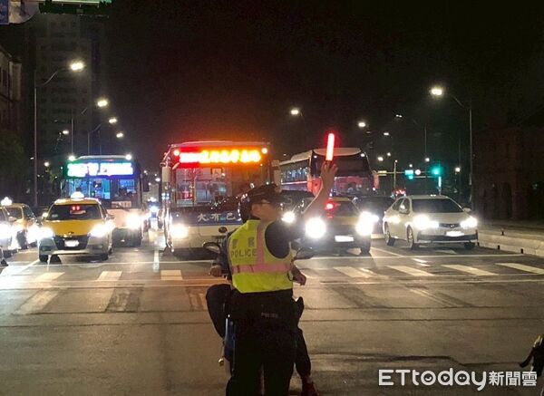 ▲警政署通令全台警方，做好光復節連假的交通疏導工作。（圖／記者張君豪翻攝）