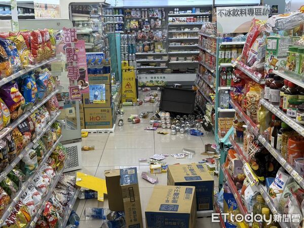 ▲▼ 彰化男子酒後失控砸超商。（圖／彰化分局提供，下同）