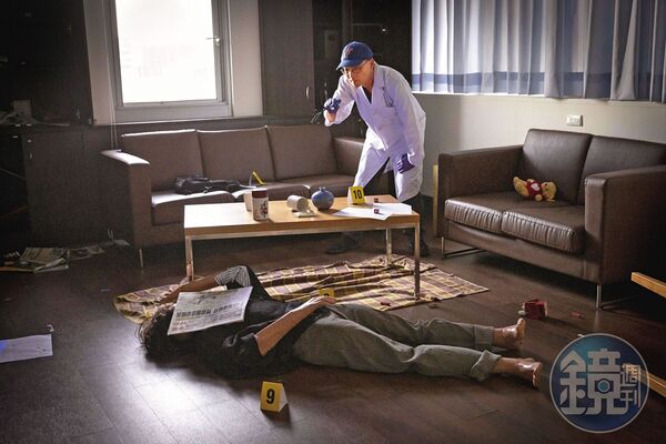 陳俊傑因當兵接觸到李昌鈺的書深受啟發，進而從醫檢背景轉向鑑識科學，成為台灣指紋鑑定的中堅力量。