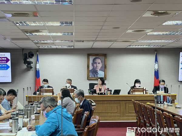 ▲▼   立法院司法及法制委員會舉行「公立學校教職員退休資遣撫卹條例部分條文修正草案」公聽會      。（圖／記者崔至雲攝）