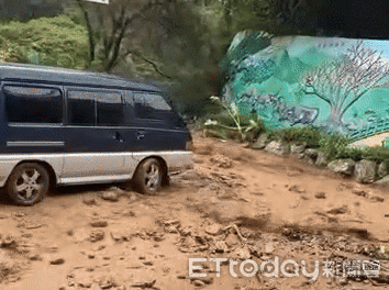 陽明山土石流「休旅車被沖下山」她嚇:朝我們撞!網怒喊蔣不聽