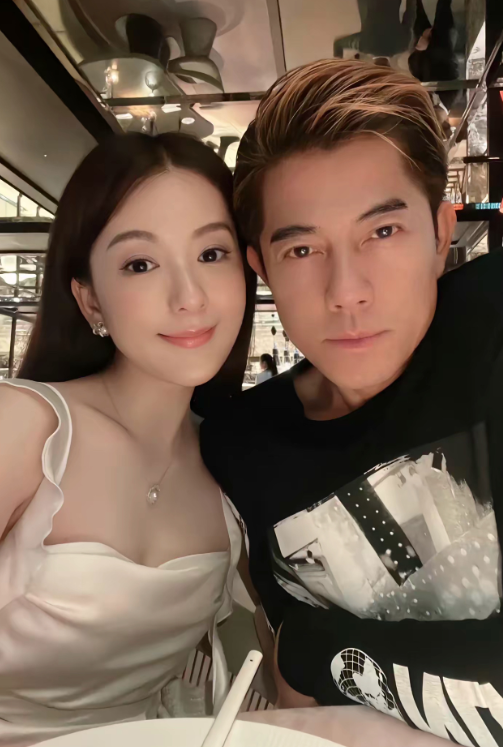 ▲方媛（圖左）、郭富城2017年結婚。（圖／翻攝自微博）