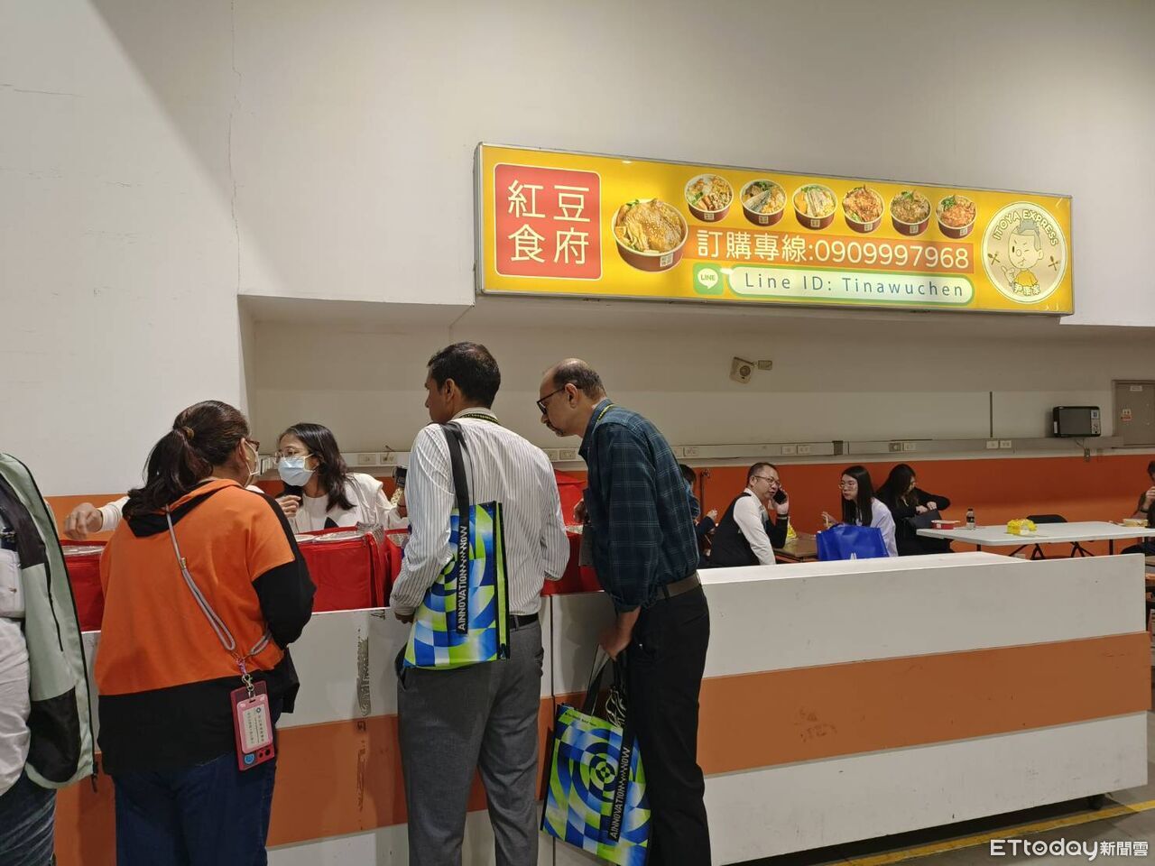 貿協在展區內設美食攤位 提供觀展者與參展商最便利選擇