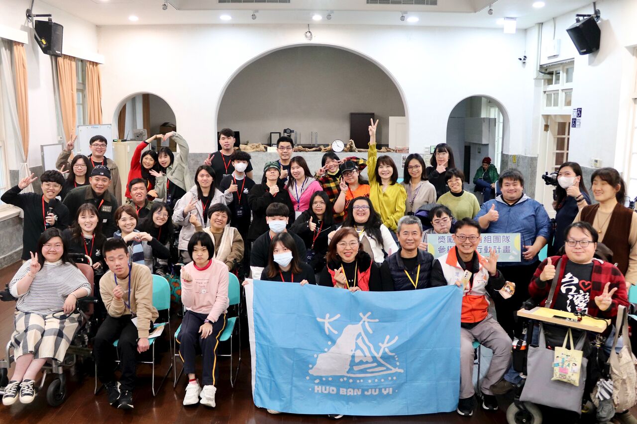 ▲陳信如（第二排左一）以自身經驗分享夢想從起步到落地的歷程。（圖／帝亞吉歐提供）