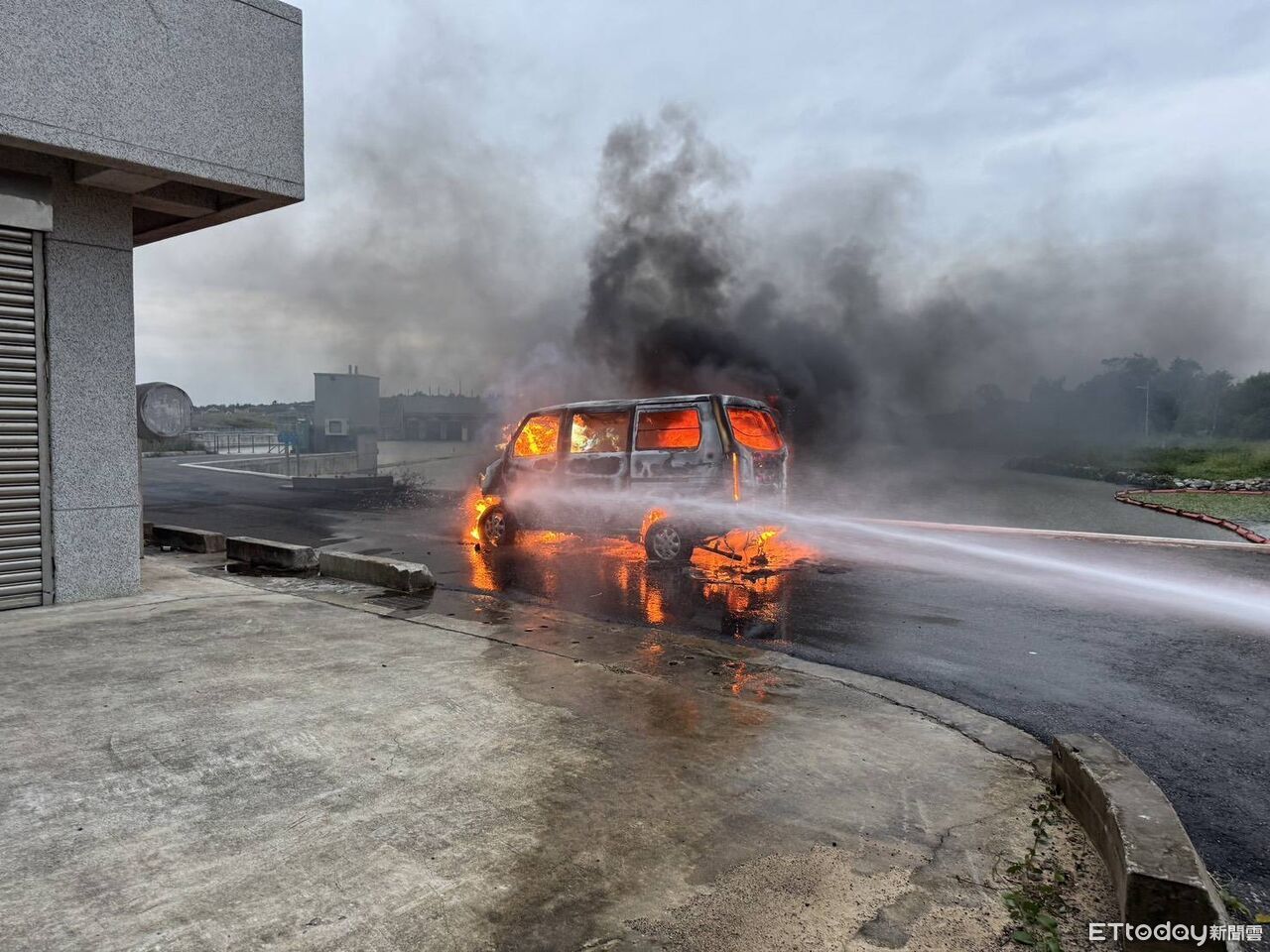 金門水庫旁火燒車釀1死!遺體燒成焦屍 疑水廠員工遇劫命喪車內