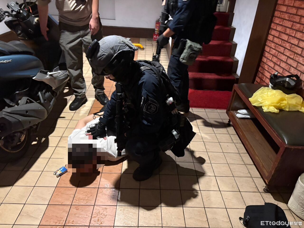 快訊／新莊槍擊案！1男遭尾隨「一下車頸部中彈」 　搶救無效亡