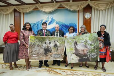 史瓦帝尼觀光部長訪台　林佳龍贈旅行書「和林佳龍一起去旅行」