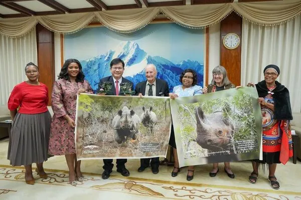 ▲▼外交部長林佳龍（左三）歡迎史瓦帝尼王國觀光暨環境事務部長姆孔妲（Hon. Jane Mkhonta-Simelane，右三）率團訪台。（圖／外交部提供）