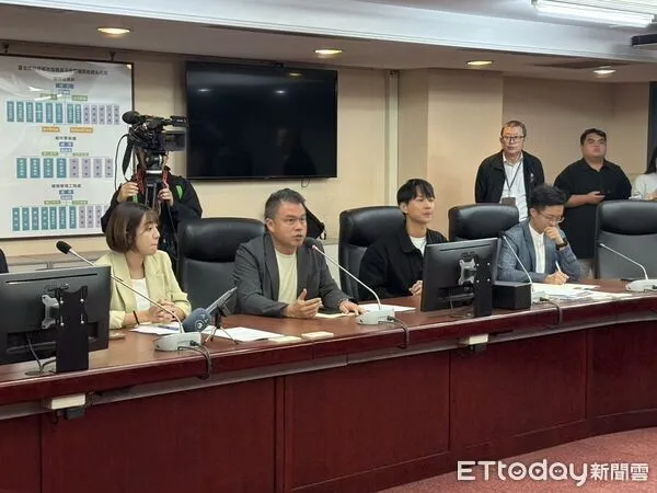 ▲▼蔣萬安向民眾黨及新黨黨團說明重大議法案。（圖／記者鄭佩玟攝）