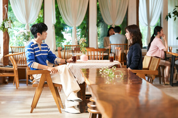 ▲▼假結婚變真愛！庭沼珉、崔宇植甜到融化　《宇宙MARRY ME？》笑中帶心動 。（圖／Disney+提供）