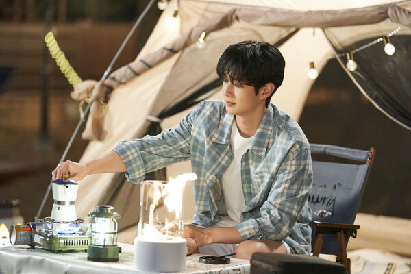 ▲▼假結婚變真愛！庭沼珉、崔宇植甜到融化　《宇宙MARRY ME？》笑中帶心動 。（圖／Disney+提供）