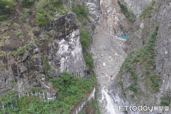 ▲▼燕子口堰塞湖水位穩定、壩體無異常，對下游居民暫無直接威脅，近日暫未有豪大雨，經專業評估，暫解除警戒。（圖／花蓮分署提供，下同）